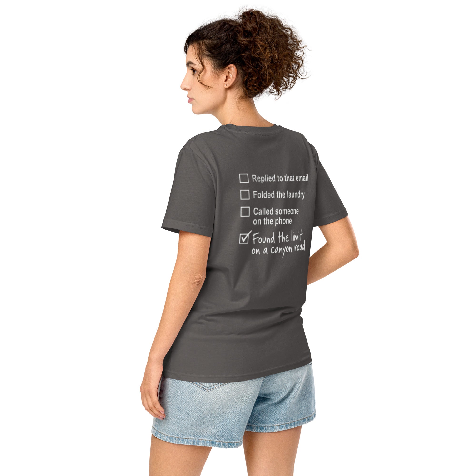 Rear view of model wearing anthracite canyon road driving T-shirt with funny checklist back print